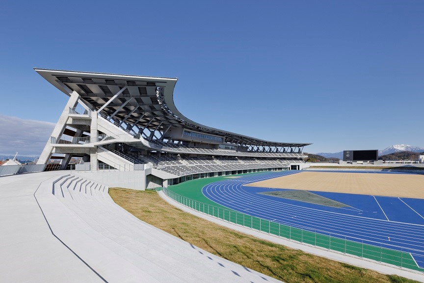 金亀公園第1種陸上競技場